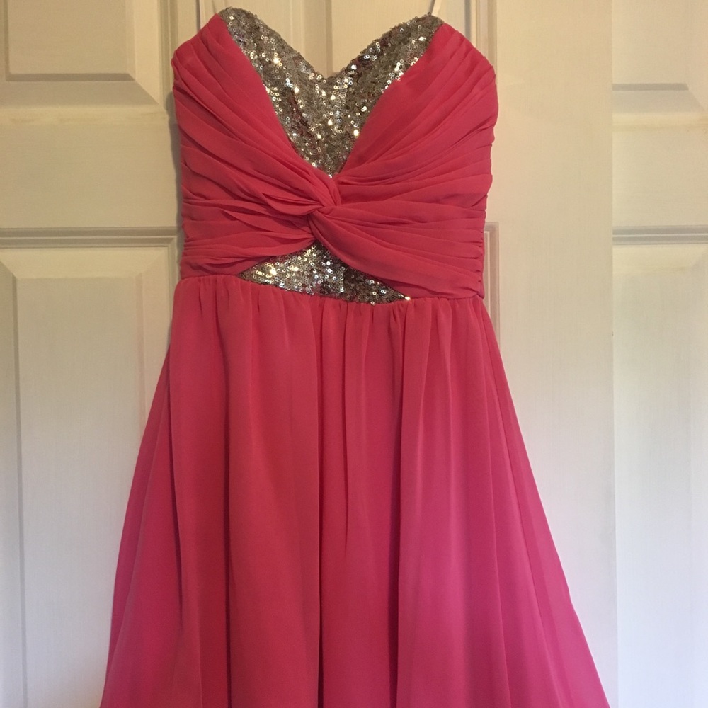 Pink strapless short prom dress